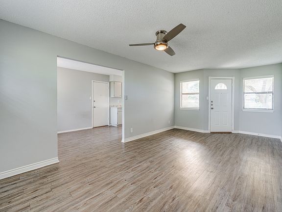 5th image of 601 Wildflower Cir