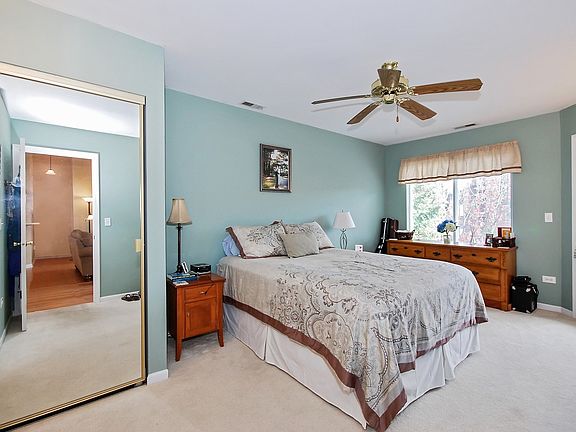 5th image of 385 Sandhurst Cir APT 3