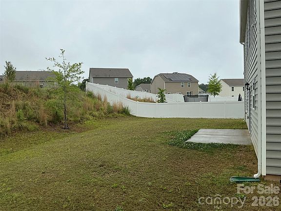 3rd image of 534 Yellow Birch Dr