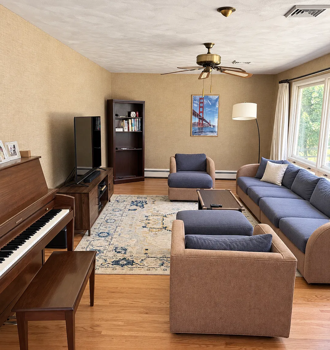3 bed, 2200 sqft, $3,000 — Photo 2