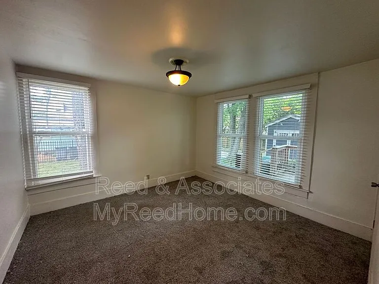 1042 Blythe St — Photo 9