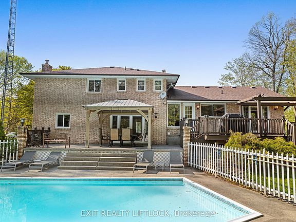 5th image of 2225 Parkhill Rd W