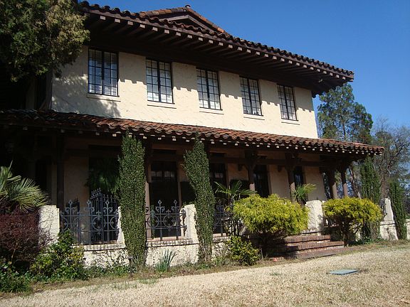 3rd image of 1011 Lake Forest Dr