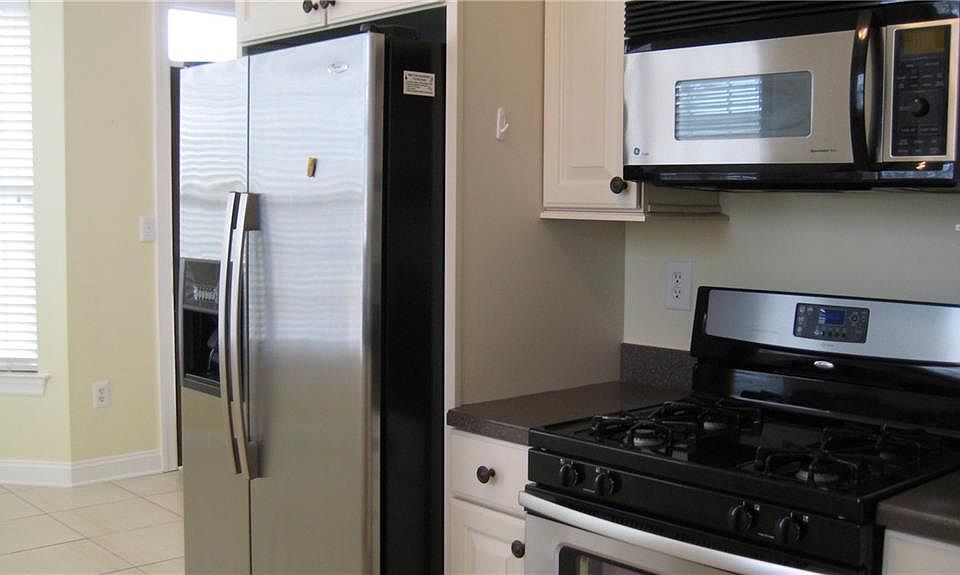 2nd image of 318 Greenleaf Way