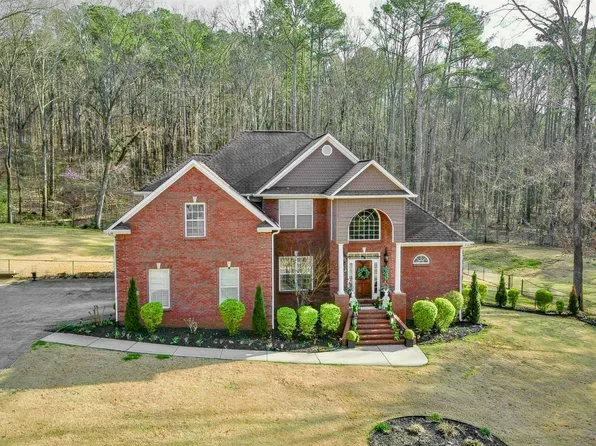 211 Quailwood Ln, Decatur, AL 35603