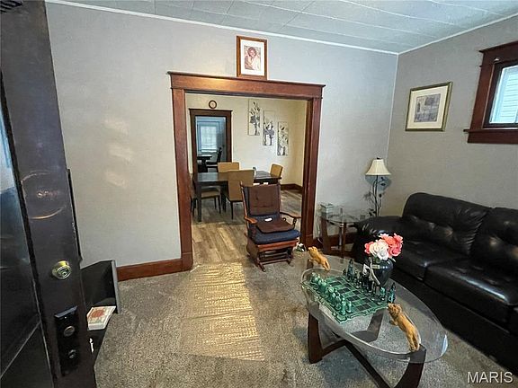 3rd image of 321 Dry St