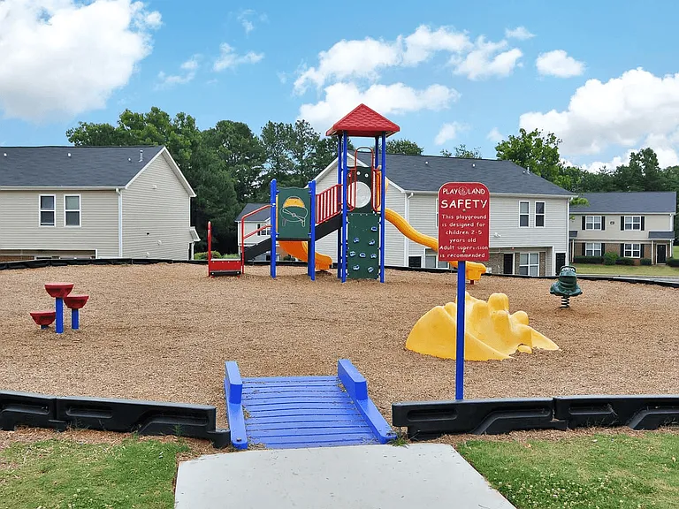 Villas at Lakewood Apartment Homes — Photo 9