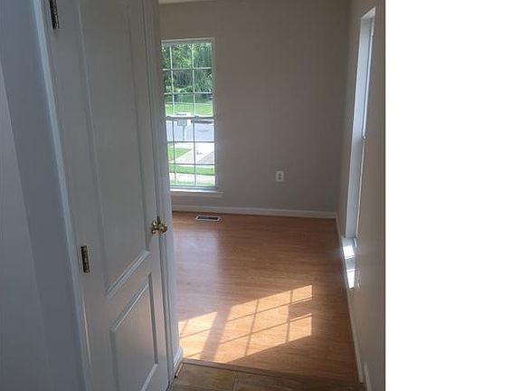 5th image of 29 Bensmill Ct