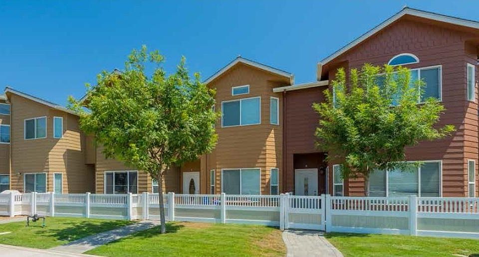 1st image of 1922 Kelly Ave #4