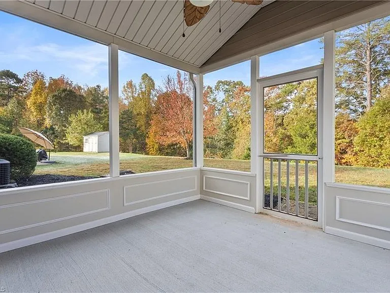 153 Tysonridge Ct — Photo 24