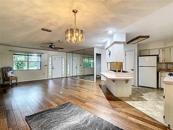 4th image of 813 Loch Lomond Ct