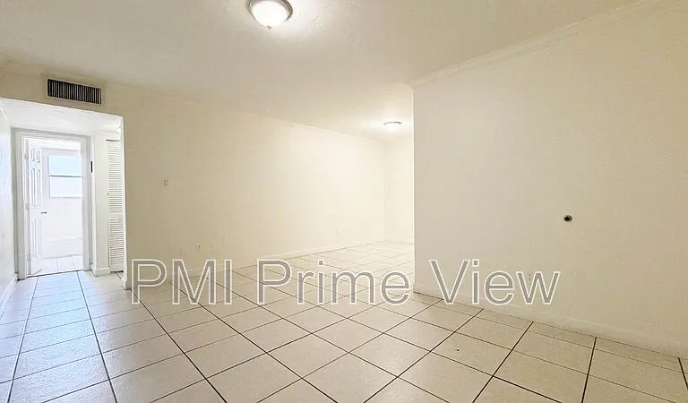 1245 W 24th St #208 — Photo 7