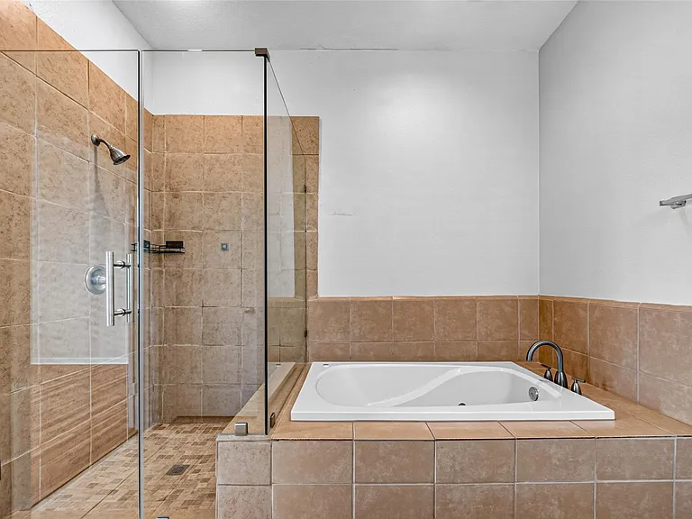 2352 Sperber Ln — Photo 30