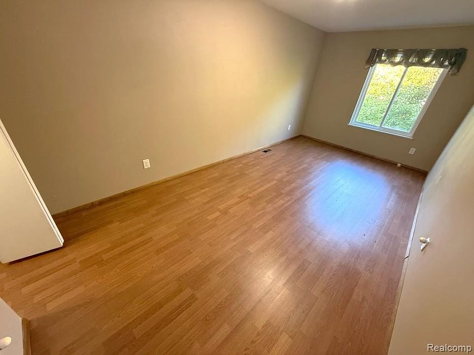 24349 Fairway Hills Dr, photo 11