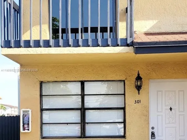 2221 W 52nd St APT 301, Hialeah, FL 33016