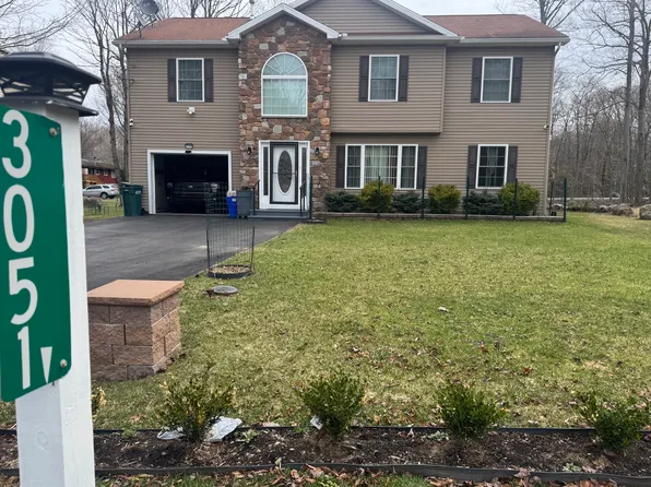 3051 Briarwood Dr, Tobyhanna, PA 18466
