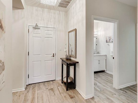 2nd image of 1914 Farnsworth Ln Unit 208