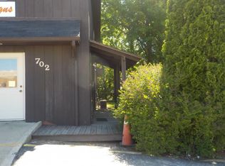 702 1/2 W South St, Freeport, IL 61032