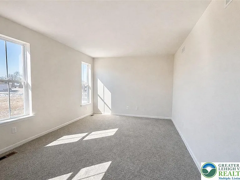 3740 Samantha Ln — Photo 16