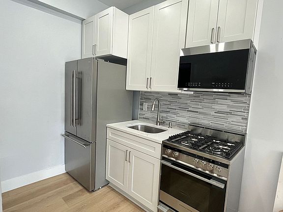 5th image of 201 Lareine Ave APT 104