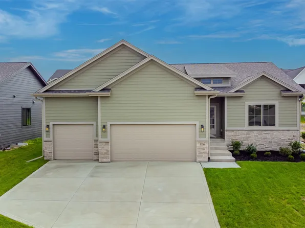 1216 S 92nd St, West Des Moines, IA 50266