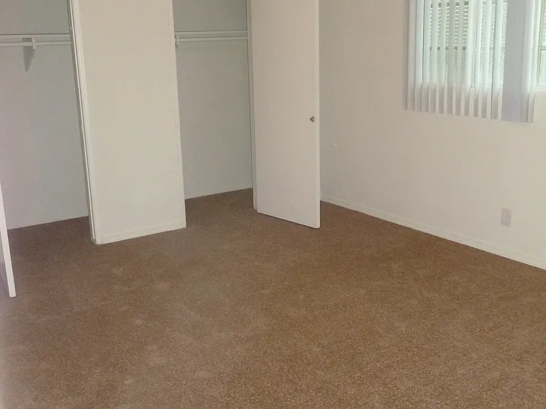 Boulevard Apts — Photo 6