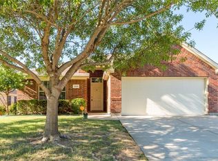 1225 Juniper Ln, Burleson, TX 76028