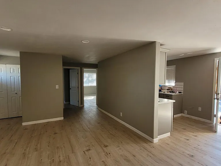 503 S Hawthorne Dr — Photo 10
