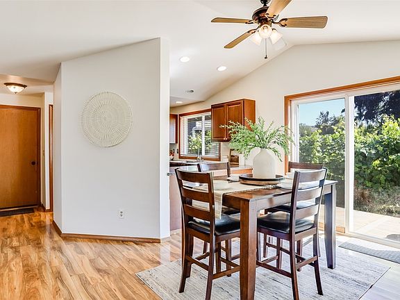 5th image of 505 Corrin Avenue SE