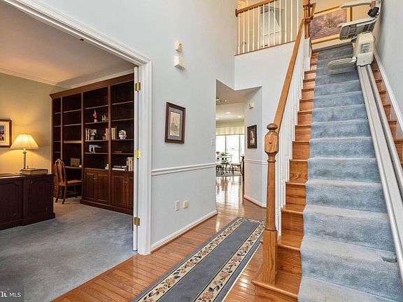 3rd image of 952 Crofton Valley Dr
