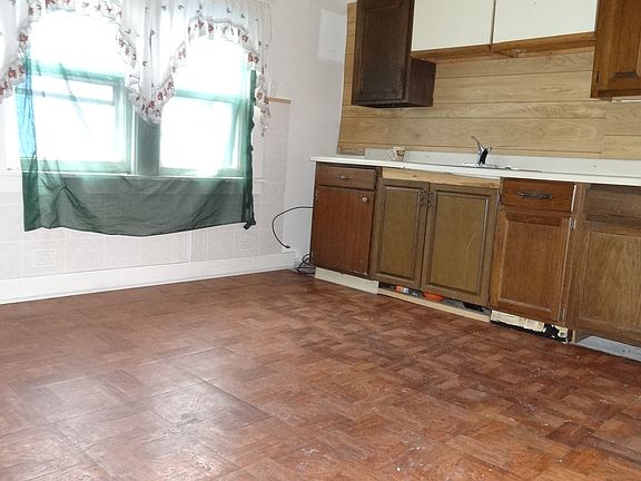 2nd image of 532 Moselle St #2