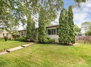 2 Burlingame Ct, Ann Arbor, MI 48108