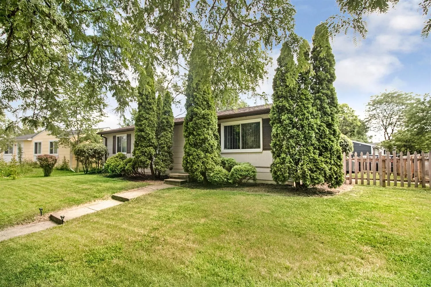 2 Burlingame Ct photo 1