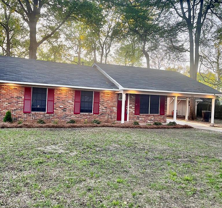 1st image of 631 E Woodlawn Dr