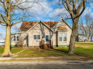 201 N Logan St, Chestnut, IL 62518