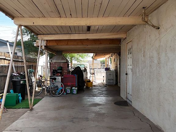 5th image of 1067 Stacey Ave