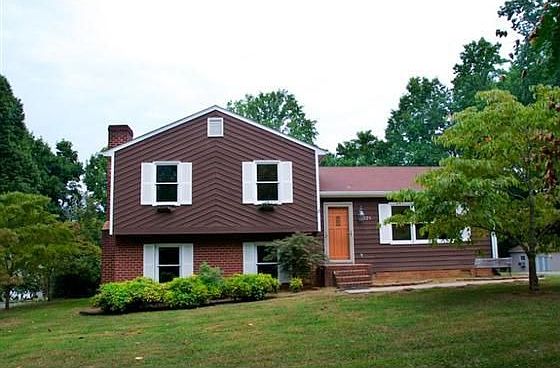 1st image of 221 Jefferson Woods Dr