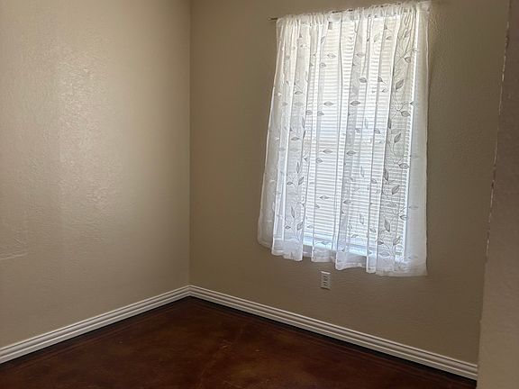4th image of 422 Claire Ct