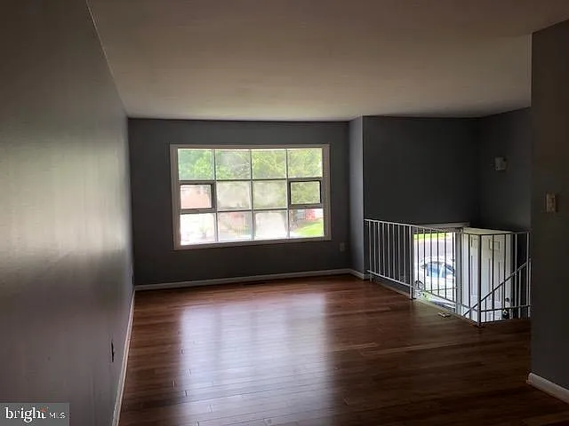 4 bed, 2.0 bath, 1972 sqft, $2,400 — Photo 2