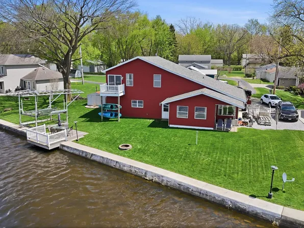 700 Lane 136 Turkey Lk, Hudson, IN 46747
