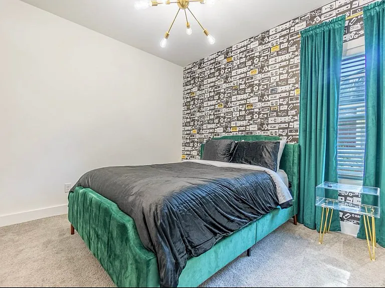 1702 Netherwood Ave — Photo 13