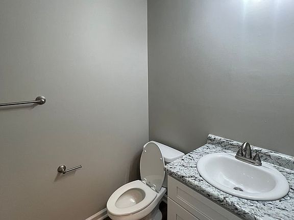 4th image of 303 Westlake Dr