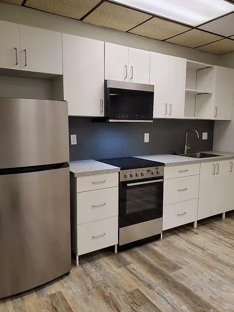 Building Photo - 207 S Sunshine Ave #207