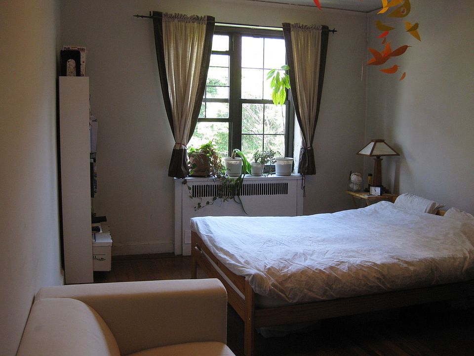 2nd image of 212 W 22nd St APT 4G