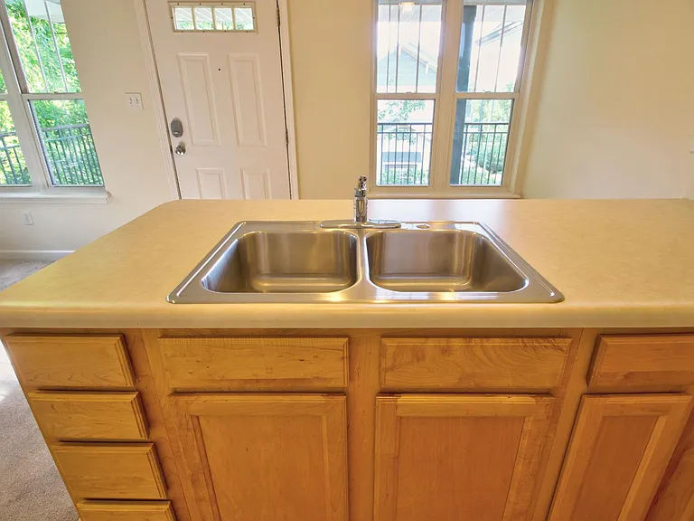 Scholar's Quad Collegiate Apartments — Photo 13