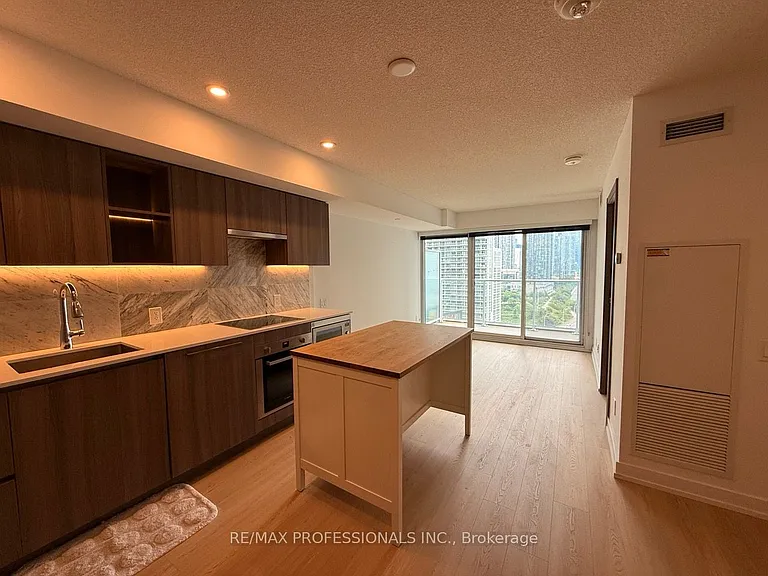 19 Bathurst St #1708 — Photo 5