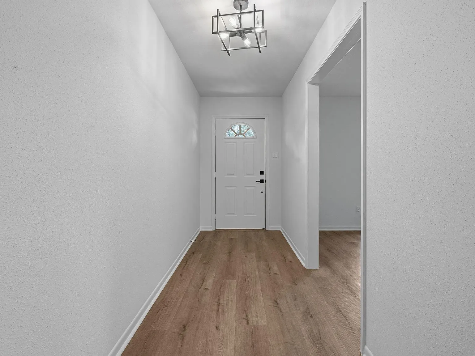4 bed, 2.5 bath, 2416 sqft, $3,000 — Photo 3