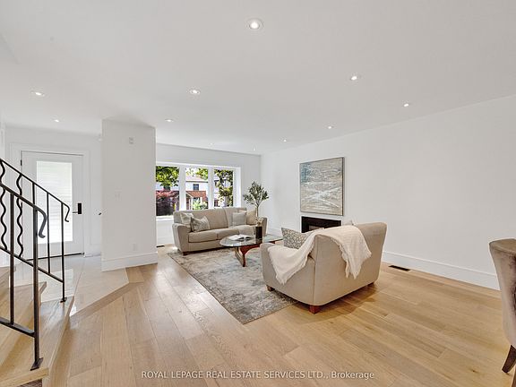 5th image of 52 Glenaden Ave E
