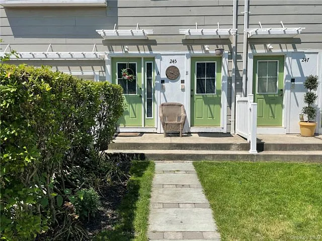245 Beach Breeze Ln