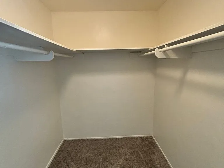 University Terrace Apartments — Photo 18